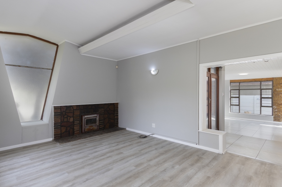 To Let 4 Bedroom Property for Rent in Lochnerhof Western Cape